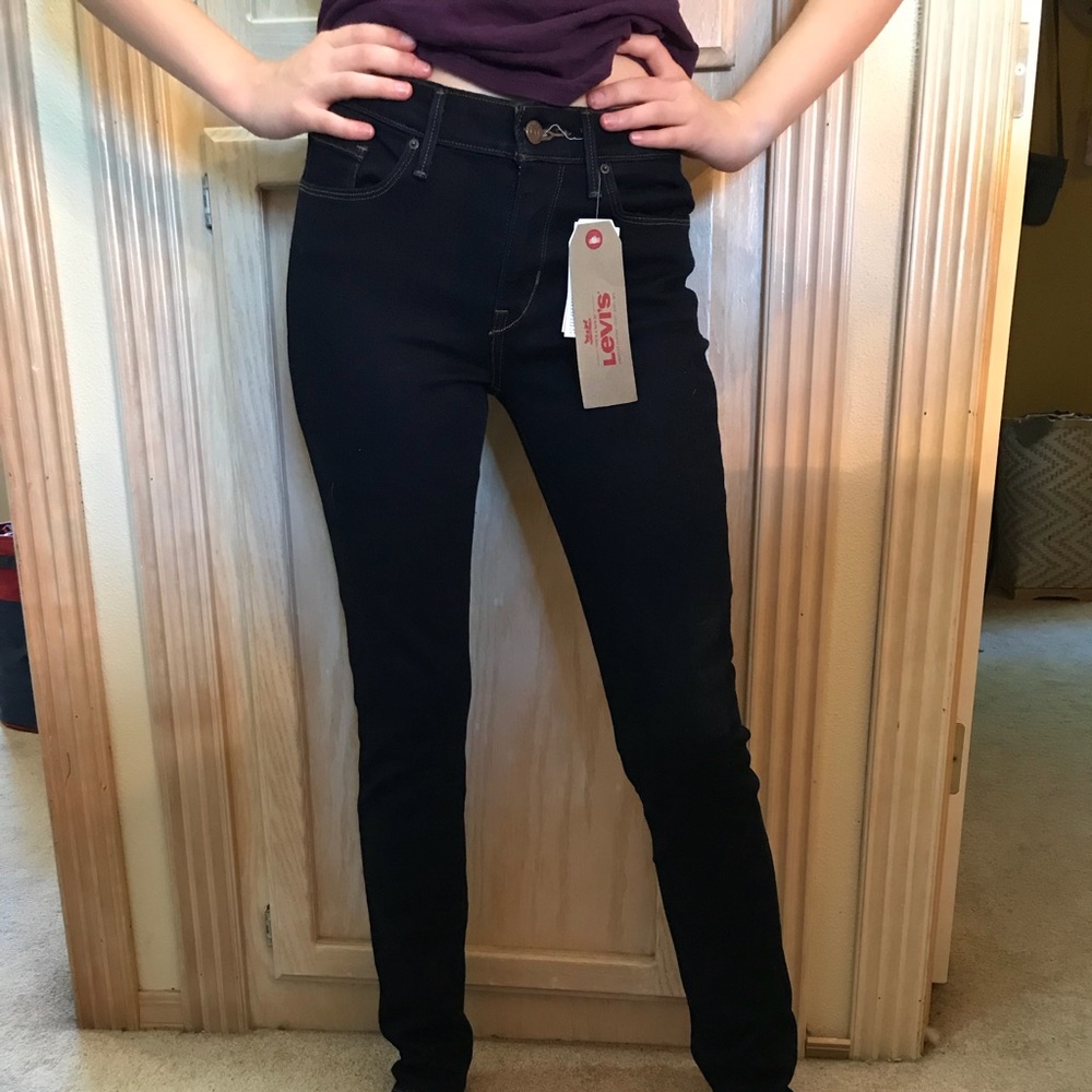 Nwt new with tags Levi’s blue jeans 4 M dark wash